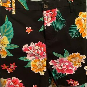 Old Navy Tropical Flower Mid Rise Twill Shorts